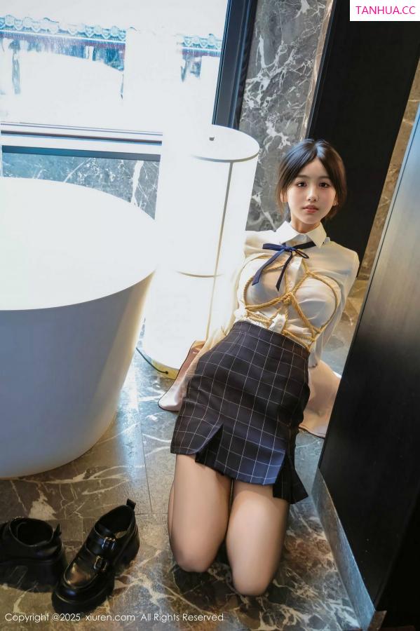   [XiuRen]高清写真图 2025.02.28 No.9949 奶芙乔乔 美腿黑丝第31张图片